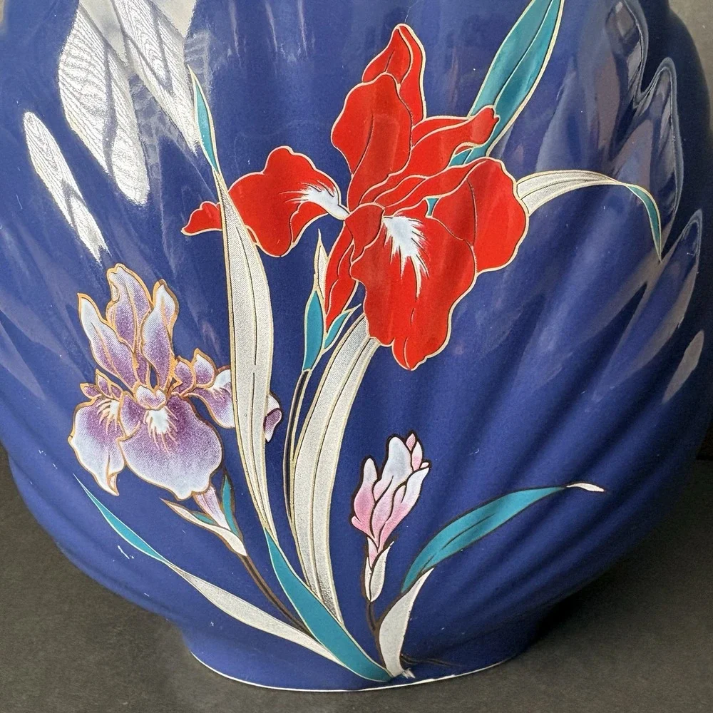 Vintage Japan Fine China Shell Clam Scallop Vase Blue w/ Iris Flowers Gold‎ Trim